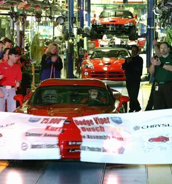 3. Dec. 2008: The 25000th Dodge Viper rolls off the line at Chrysler LLCs Conner Avenue.